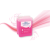 Contenitore di plastica rosa con etichetta bianca recante "Berger Fresh Rinse 2,5 l" su sfondo bianco con grafiche a schizzi rosa