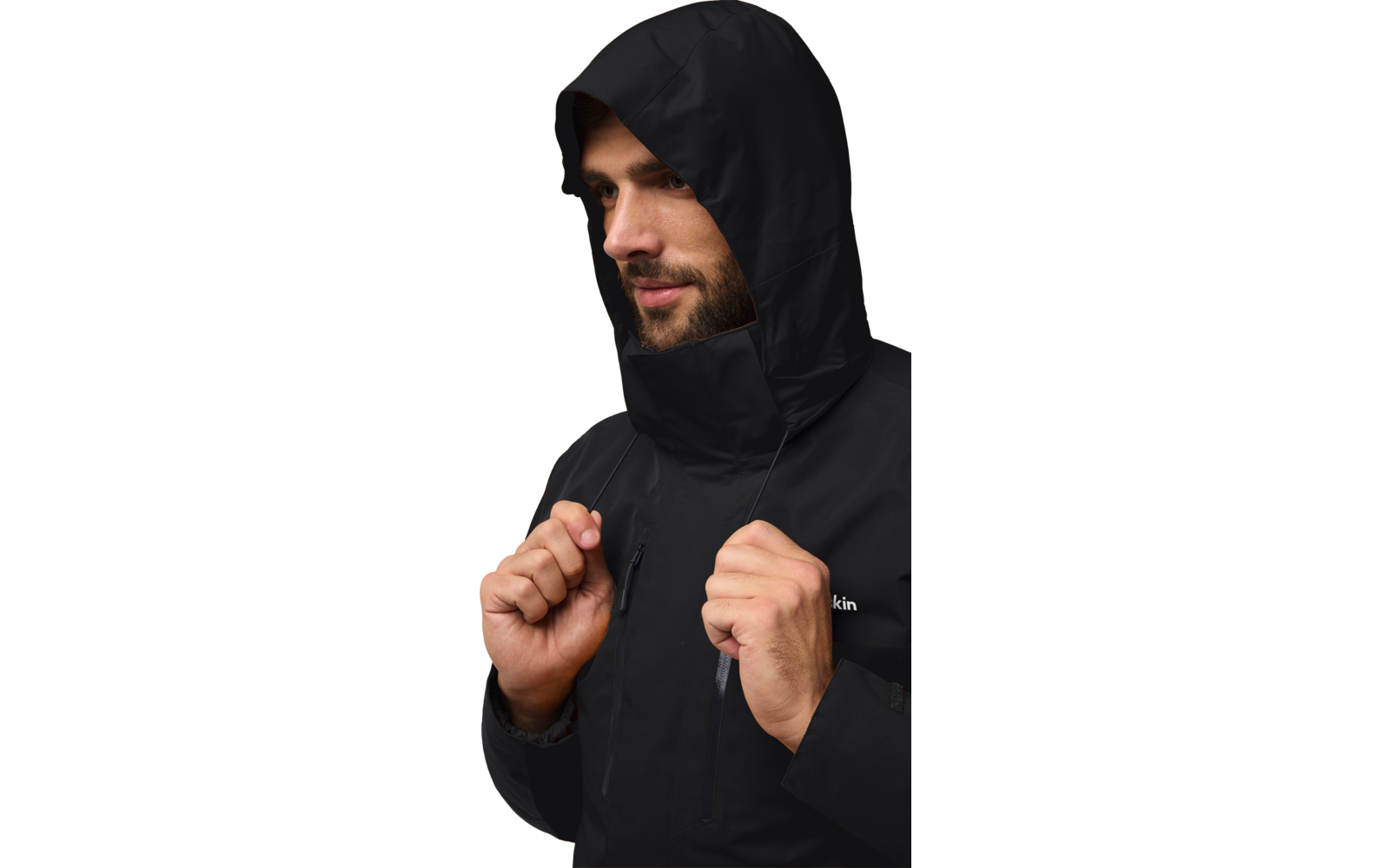 Man met hoodie trekt de capuchon over zijn hoofd