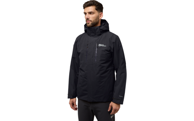Man draagt een zwart outdoorjack met capuchon