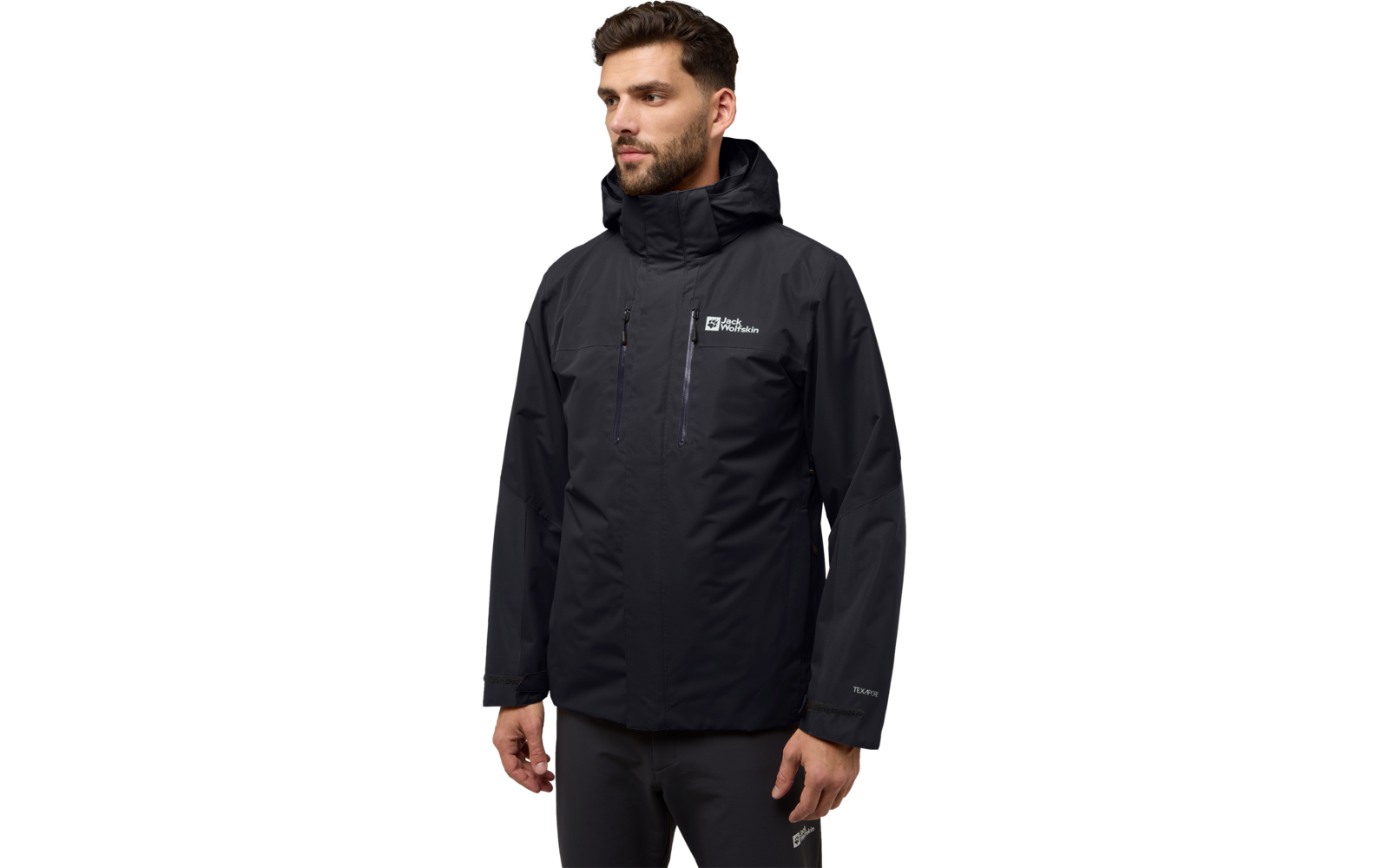 Man draagt een zwart outdoorjack met capuchon