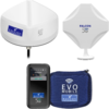 Zwei weiße Gehäuse mit FALCON 5G-Logos (eins mit Kabel), ein schwarzes mobiles Gerät mit Display und 5G-Schriftzug sowie ein blaues Etui mit EVO MOBILE- und FALCON-Logos