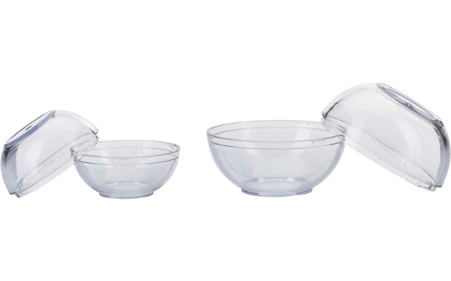 Deux bols transparents en plastique avec couvercles ; à gauche petit bol avec couvercle à côté, à droite grand bol avec couvercle partiellement posé