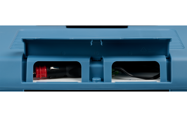 Blauer Kunststoffkasten mit zwei rechteckigen Öffnungen; in der linken Öffnung ein roter und ein schwarzer Kabelstecker; in der rechten weiße und grüne Kabel