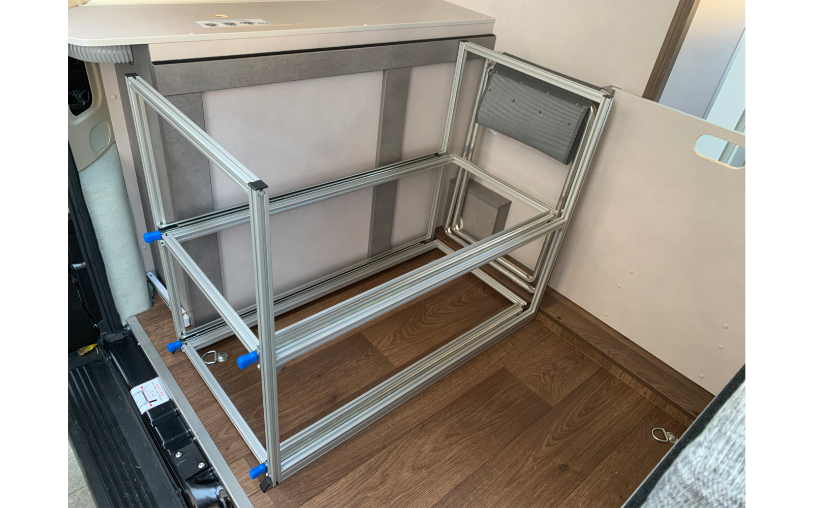 Produktbild SYS-RACK Kastenwagen Heckauszug Regal-System mit 90 cm Teleskopvollausz&uuml;gen 1