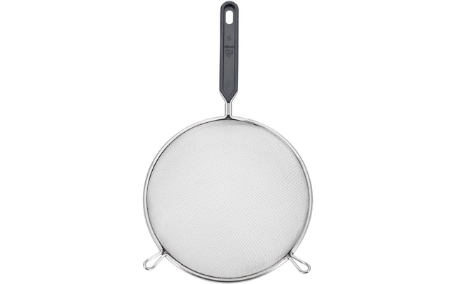 Rundes, feinmaschiges Metallsieb mit schwarzem Griff und zwei kleinen Standfüßen