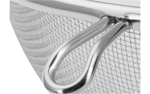 Metall-Sieb mit feinem Drahtgeflecht und Öse am Rand