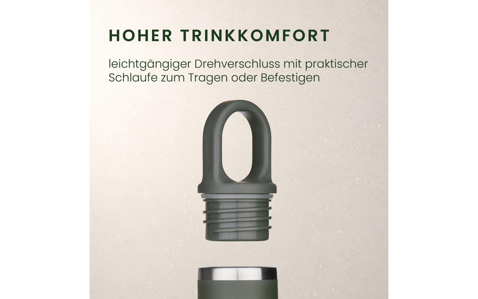 Grüner Schraubverschluss mit großer Trageschlaufe über dem Flaschenrand; oben der Text „HOHER TRINKKOMFORT“ und darunter kleinerer Text „leichtgängiger Drehverschluss mit praktischer Schlaufe zum Tragen oder Befestigen“ vor beigem Hintergrund