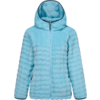 Chaqueta con capucha azul claro con cremallera frontal, dos bolsillos laterales con cremallera y textura a rayas horizontales, fondo blanco
