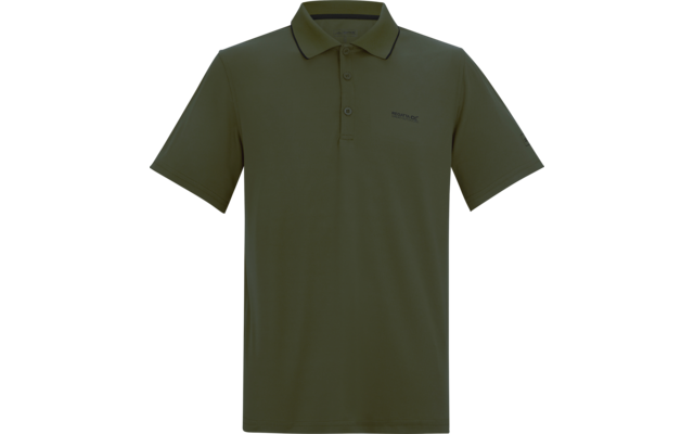 Olivgrünes kurzärmeliges Poloshirt mit Dreiknopfleiste und kleinem Logo auf der linken Brust, auf weißem Hintergrund