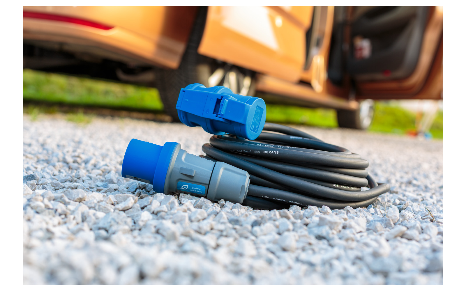 Image du produit Brennenstuhl CEE Camping Verl&auml;ngerungskabel CEE Stecker auf Winkelkupplung Schutzkontakt Steckdose 230 V / 16 A Schwarz  1