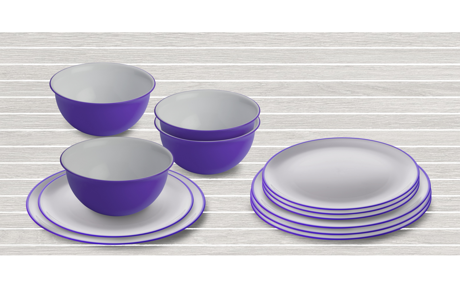 Drie gestapelde witte en paarse kommen en vier gestapelde witte en paarse borden op een licht houten tafel