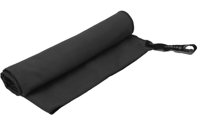 Schwarzes, aufgerolltes Tuch mit angenähtem Band und Kunststoffkarabiner