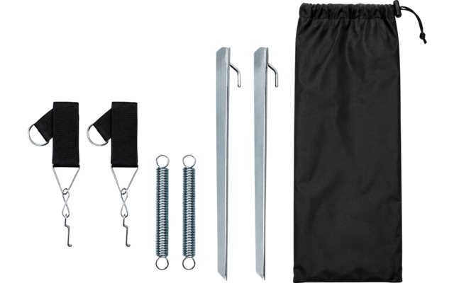 Zwei schwarze Gurte mit Metallkarabinern, zwei Metallfedern, zwei lange Metallstangen und ein schwarzer Kordelbeutel