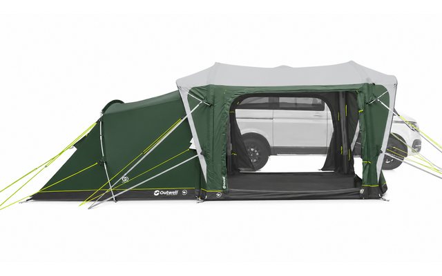 Tenda/tendalino verde e grigio con ingresso centrale aperto, tiranti tesi e una ruota bianca di veicolo visibile dall'apertura
