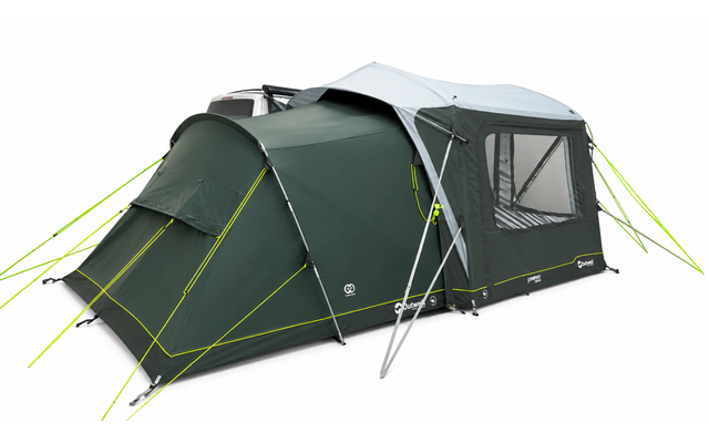 Tenda verde scuro con veranda annessa, tetto grigio chiaro, finestre in zanzariera, pali metallici visibili e corde gialle di ancoraggio su sfondo bianco