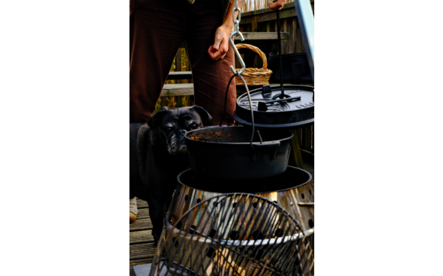 Produktbild Petromax Dutch Oven Feuertopf aus Gusseisen mit Deckel und Standf&uuml;&szlig;en 3,5 Liter 1