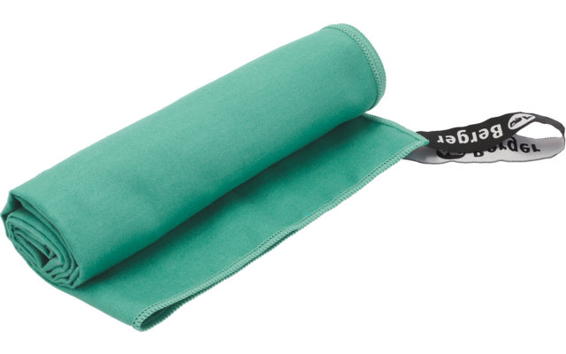 Aufgerolltes türkisfarbenes Mikrofasertuch mit schwarzem Trageband/Etikett