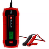 Rood-zwart apparaat met groen verlicht LCD-scherm en twee aangesloten krokodillenklemmen (rood en zwart) aan kabels