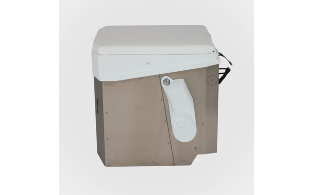 Rechteckiges metallisches Gehäuse mit weißem, abgerundetem Deckel; an der Vorderseite ein weißes, gebogenes Kunststoffteil mit rundem Knopf; schwarzer Tragegurt an der rechten Seite; heller Hintergrund