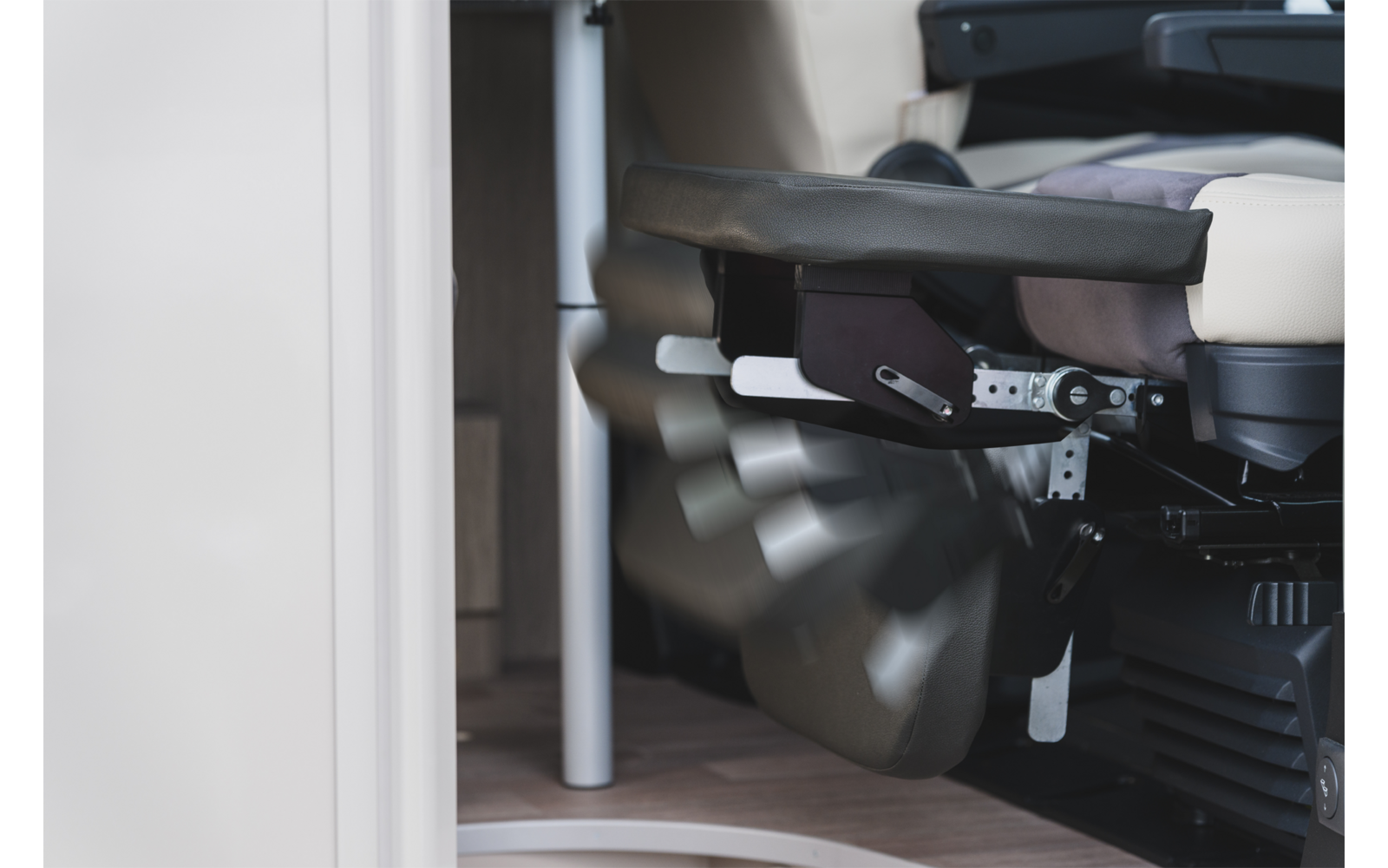 Image du produit ART Repose-jambes pour si&egrave;ge de camping-car 1