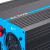 Nahaufnahme eines schwarzen und blauen elektronischen Geräts mit Lüfter