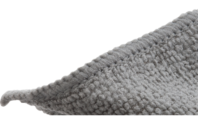 Graues, strukturiertes Textilstück mit Schlaufenmuster, eine Ecke sichtbar auf weißem Hintergrund