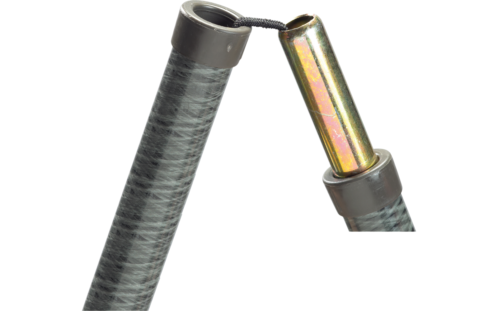 Nahaufnahme zweier schlauchförmiger Enden mit grauschwarzer Umhüllung, einem goldfarbenen Metallstift, einer dunkelgrauen Kunststoffhülse und einer schwarzen Schnur, die die Teile verbindet