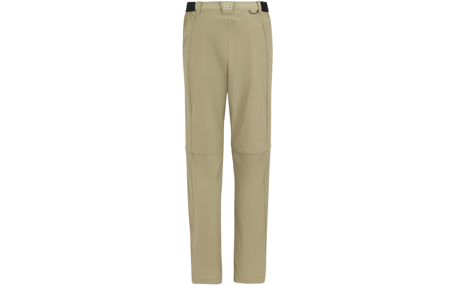Beige lange Hose auf weißem Hintergrund, gerade geschnitten, Gürtelschlaufen am Bund, sichtbare vertikale Nähte vorne, Einsatznähte an den Knien, rechteckiges Label mittig am Bund, Metall-D-Ring rechts am Bund