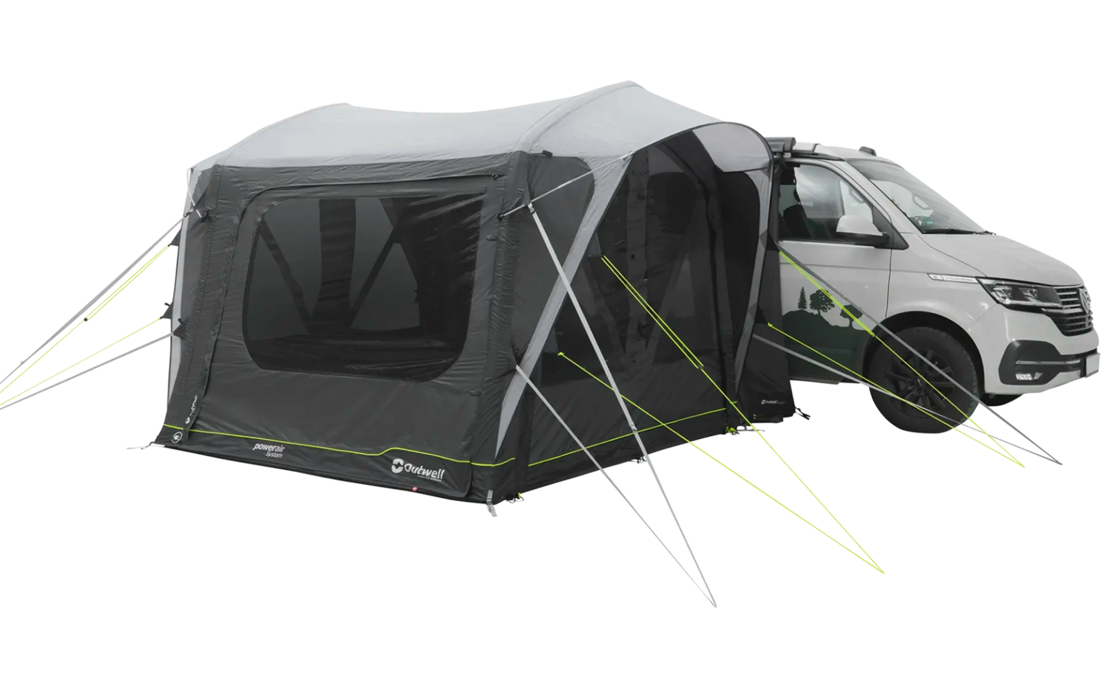 Weißes Wohnmobil mit angehängtem grauen Vorderzelt auf einem gepflasterten Platz