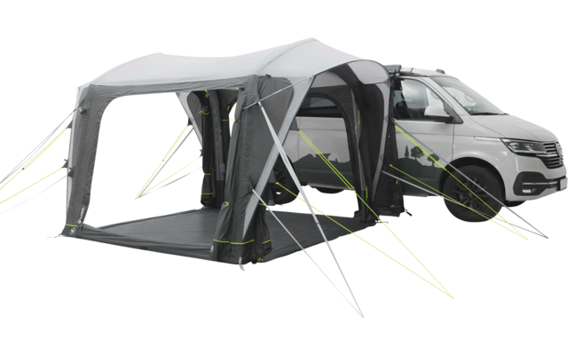 Zwei weiße Autos, eines teilweise verdeckt, auf grauem Hintergrund