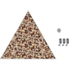 Driehoekig object met bruin‑beige geometrisch patroon op een lichte achtergrond; rechts een kopje en drie kleine grijze voorwerpen op een rij