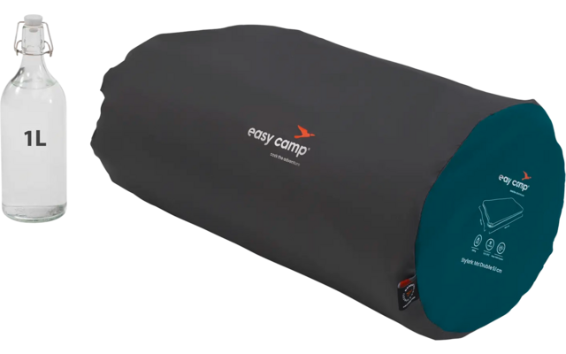 Schwarze und grüne aufblasbare Rolle neben einer weißen Flasche mit Pumpe