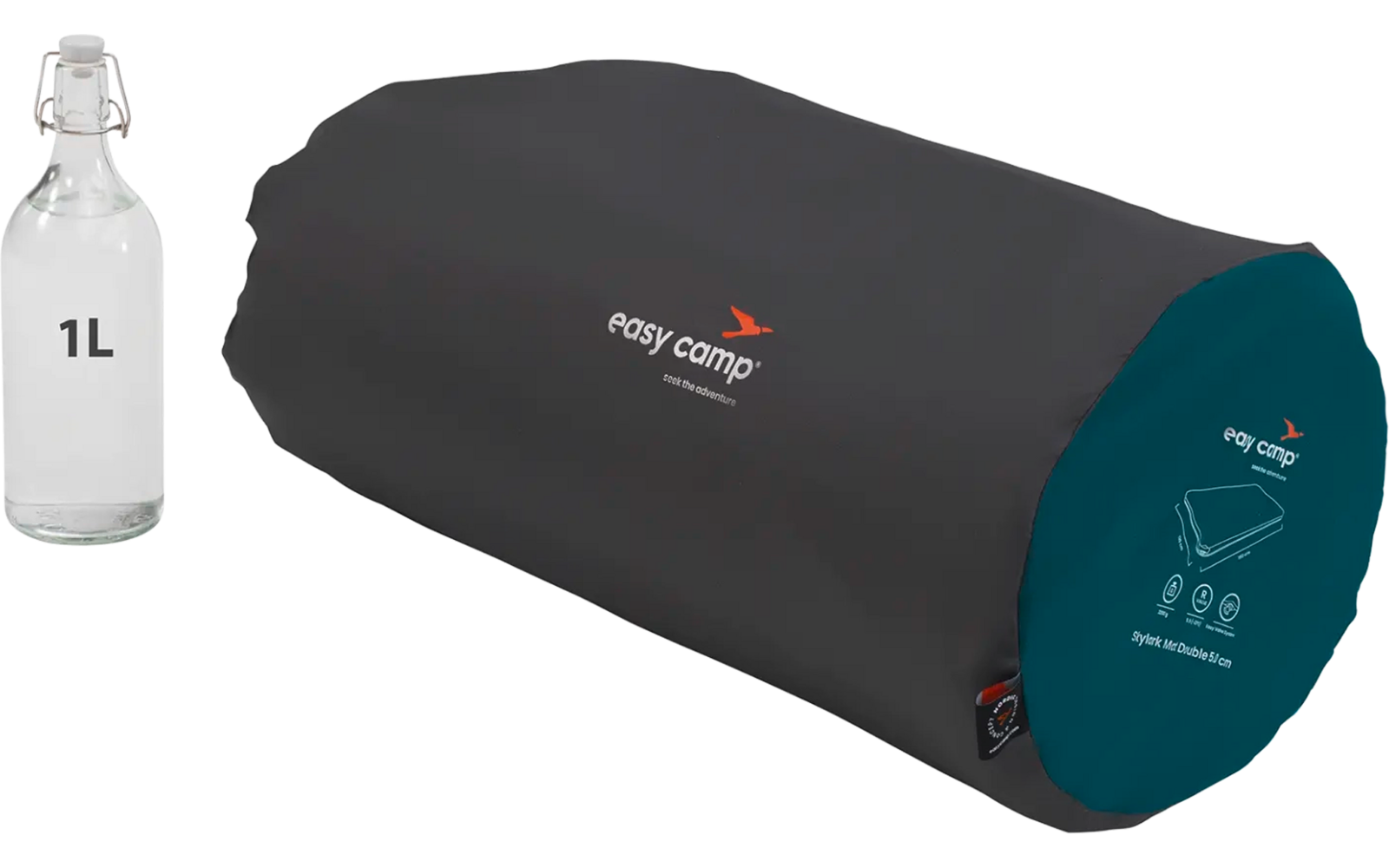 Schwarze und grüne aufblasbare Rolle neben einer weißen Flasche mit Pumpe