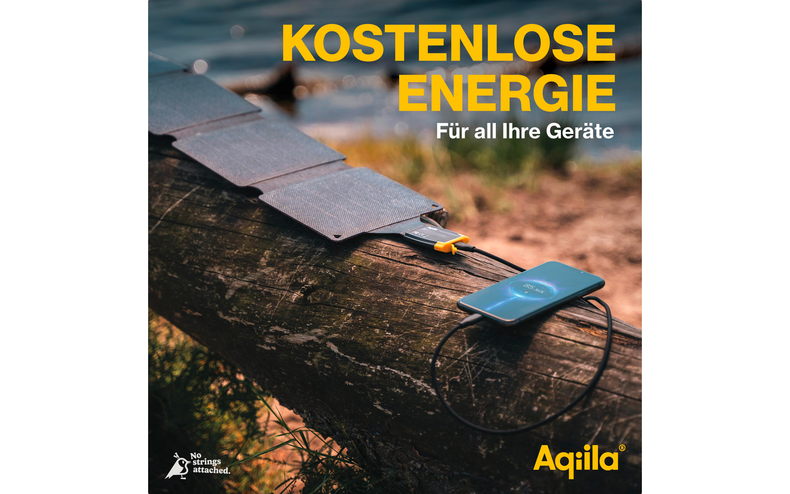Zonnepanelen op een dak met een smartphone, gele tekst 'Gratis energie' en witte tekst 'Voor alle apparaten'