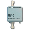 Boîtier rectangulaire en plastique bleu clair avec texte noir UV-C PUNDMANN, raccords de tuyau blancs en haut et en bas, sur fond blanc