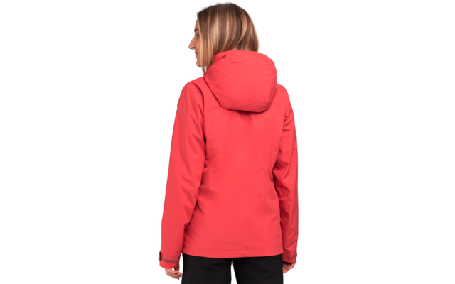 Frau von hinten in roter Jacke mit Kapuze