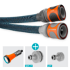 Twee blauwe tuinslangen met grijs-oranje snelkoppelingen, één koppeling met opschrift STOP en één met opschrift GARDENA; hieronder drie kleine productafbeeldingen: oranje-zwarte sproeikop, grijze adapter met plusteken erboven, nog een grijze adapter met afmetingen 3/4\", 1\" (midden) en 1/2\" (rechts)