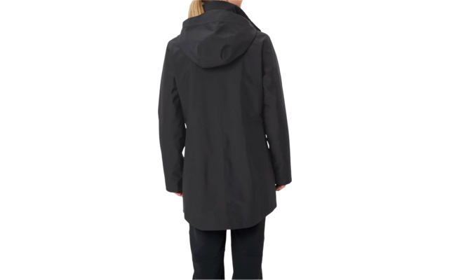 Person von hinten mit schwarzer Kapuzenjacke