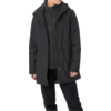 Frau trägt eine schwarze Jacke und schaut nach rechts