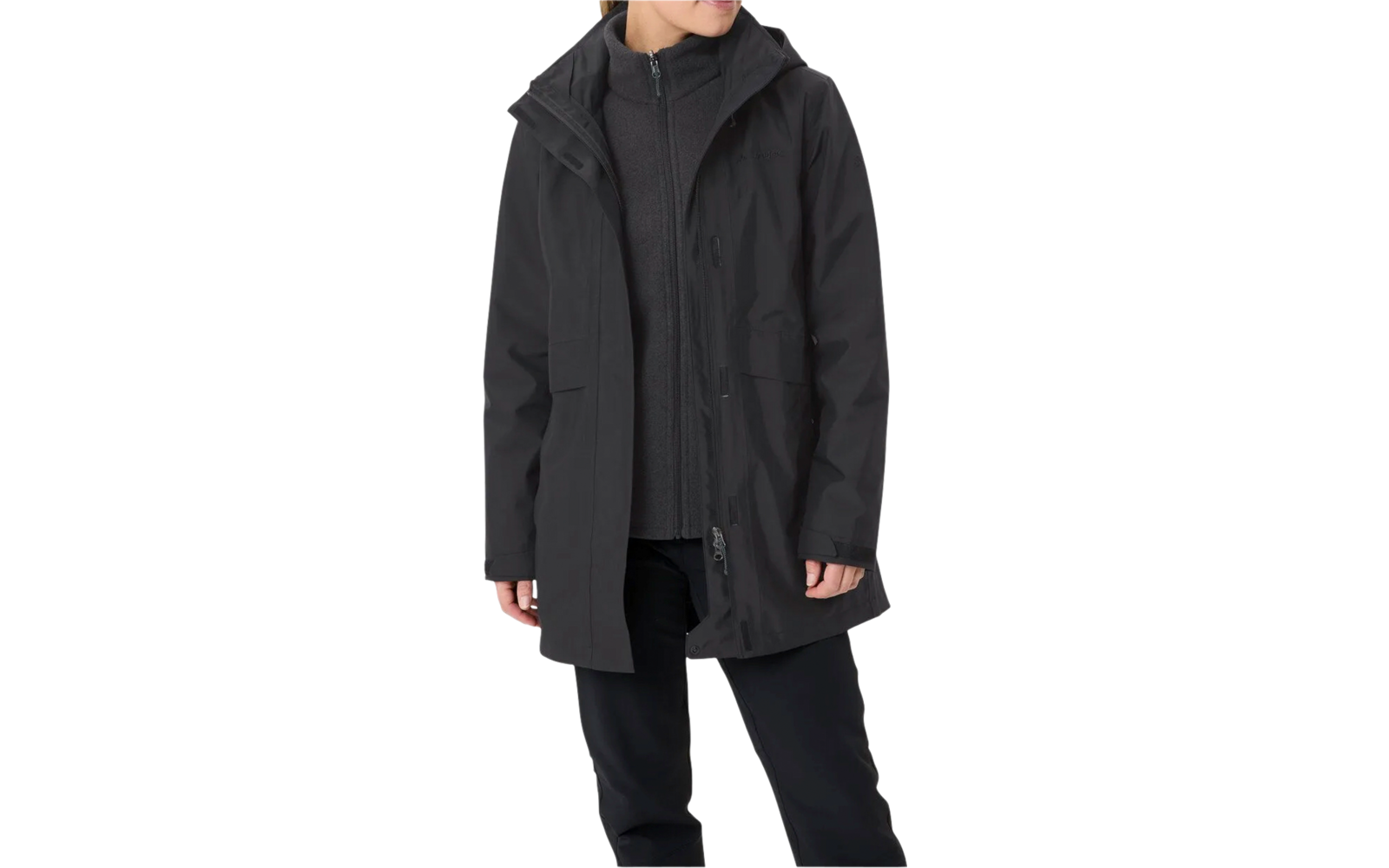 Frau trägt eine schwarze Jacke und schaut nach rechts