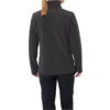 Frau von hinten, trägt schwarzen Pullover und schwarze Hose