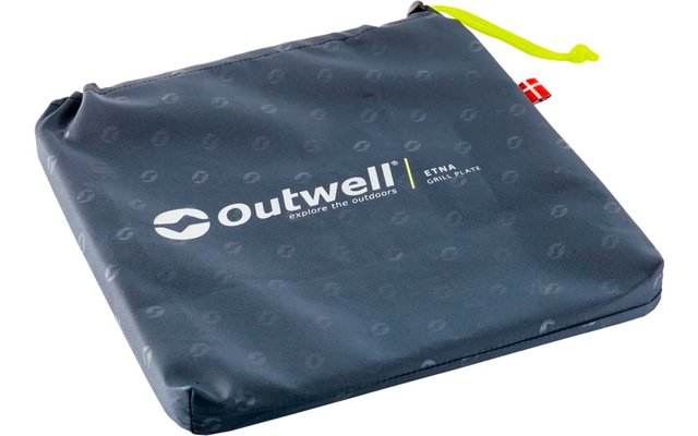 Donkerblauwe, vierkante stoffen zak met wit 'Outwell'-logo, klein rood-wit Deens vlaglabel en geel trekkoord