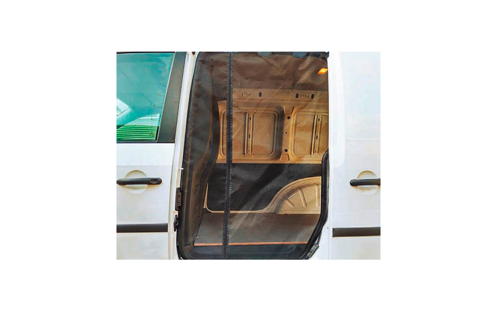 Offene Tür eines weißen Lieferwagens mit Blick auf das leere Ladefach