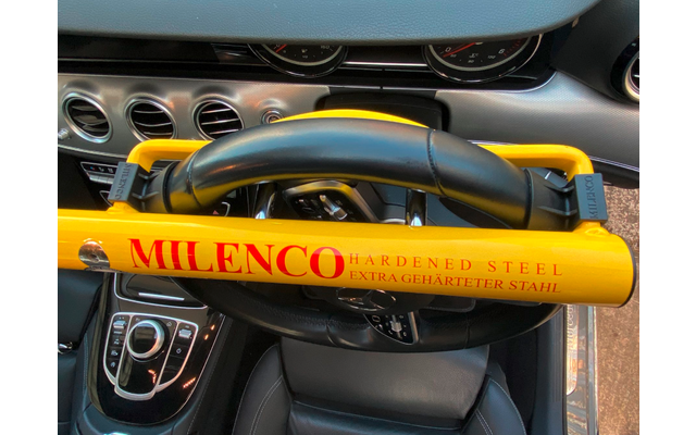 Milenco Hoog Beveiligd Stuurslot + Geel met Pad en Tas