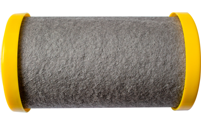 Grauer, textiler zylindrischer Körper mit gelben, runden Endkappen auf weißem Hintergrund