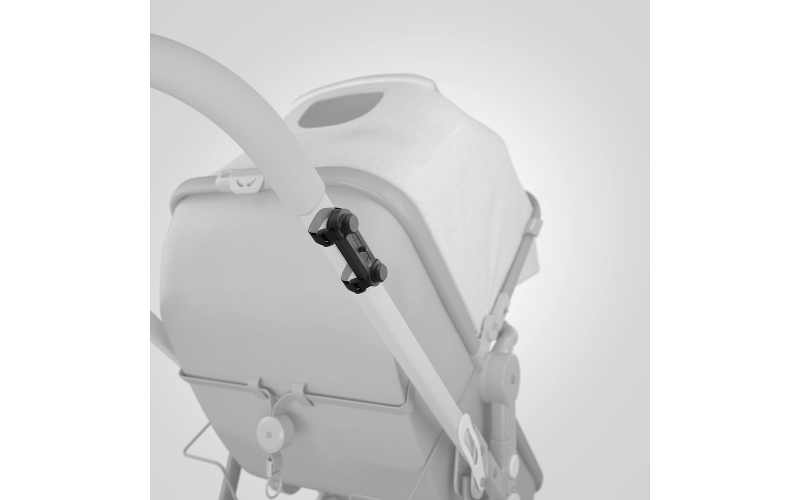 Nahaufnahme eines weißen Babyschalen-Griffs mit seitlicher Flüssigkeitsfüllung