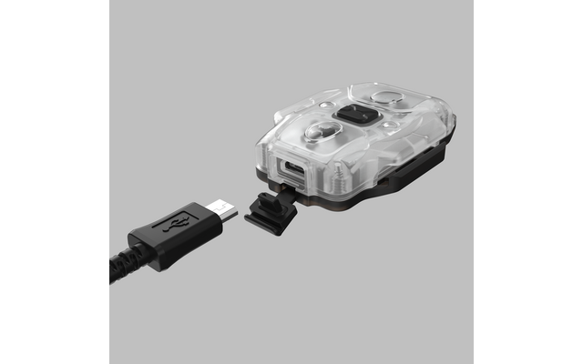 Transparente elektronische Gerät mit USB-Anschluss und USB-Kabel daneben