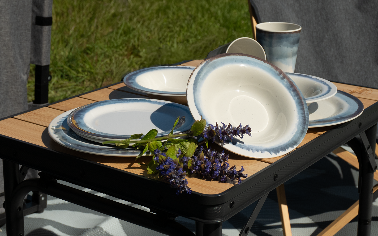 Image du produit Flamefield Exklusiv Nordlight Set de vaisselle en m&eacute;lamine Anti-Slip 16 pcs. pour 4 personnes 1