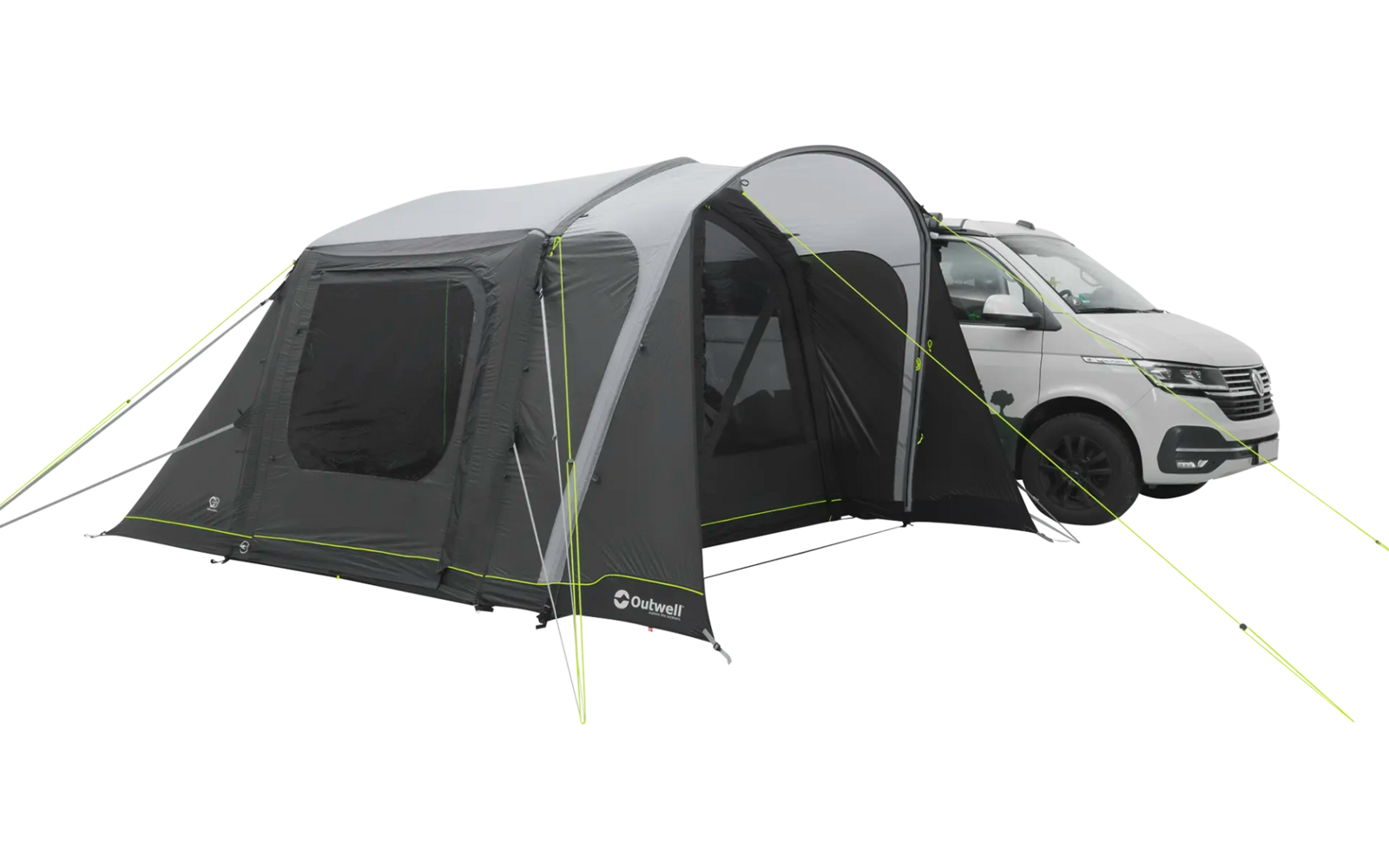 Ein Wohnmobil mit einem angeschlossenen grauen Vorzelt auf einer hellen Fläche