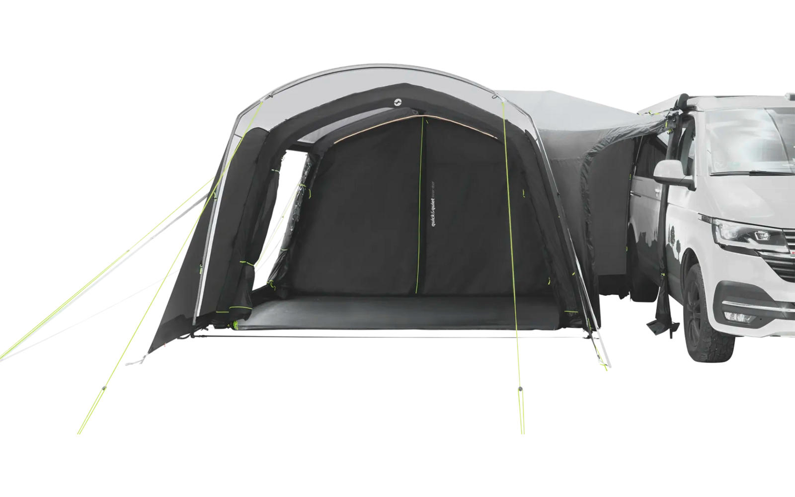 Geschlossener Wohnmobilvorzelt mit zwei Fenstern an einem geparkten Wohnmobil